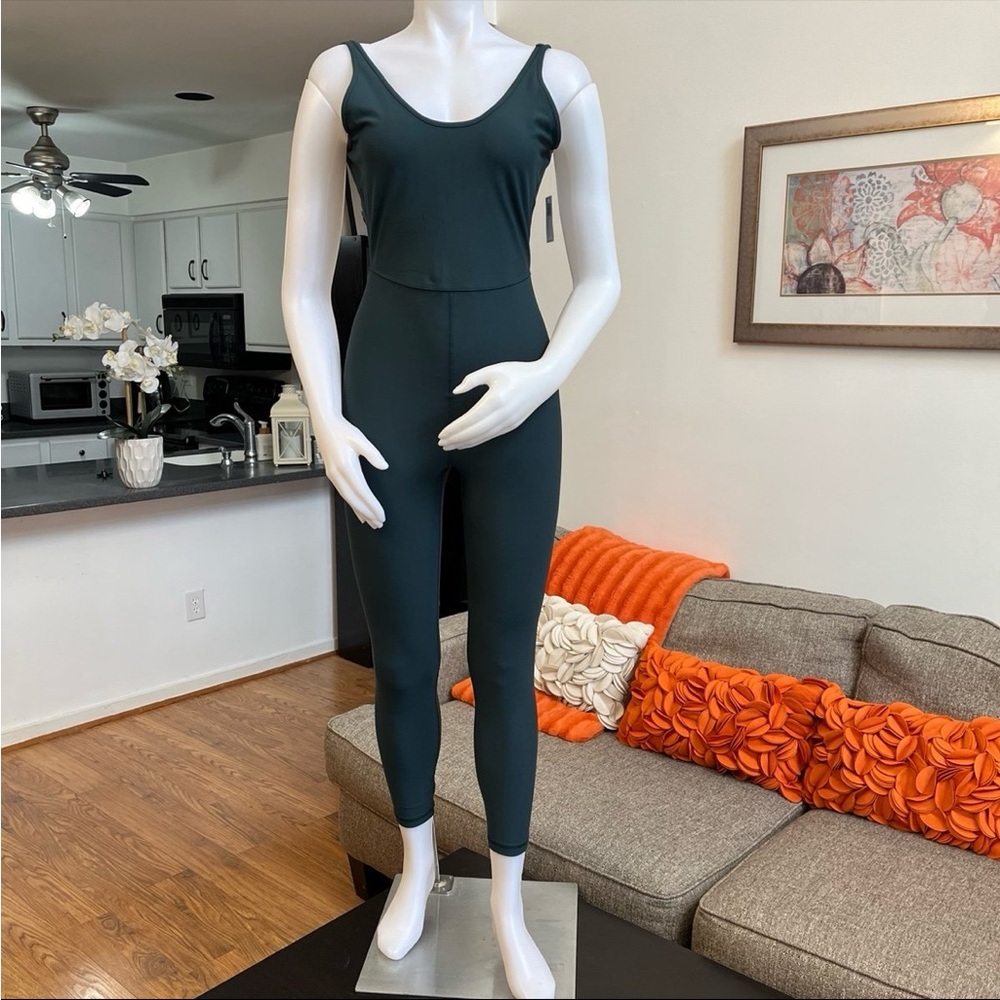 ❣️🆕Old Navy PowerSoft Sleeveless 7/8 Bodysuit❣️ - Picture 3 of 8